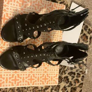 Black size 7, guess